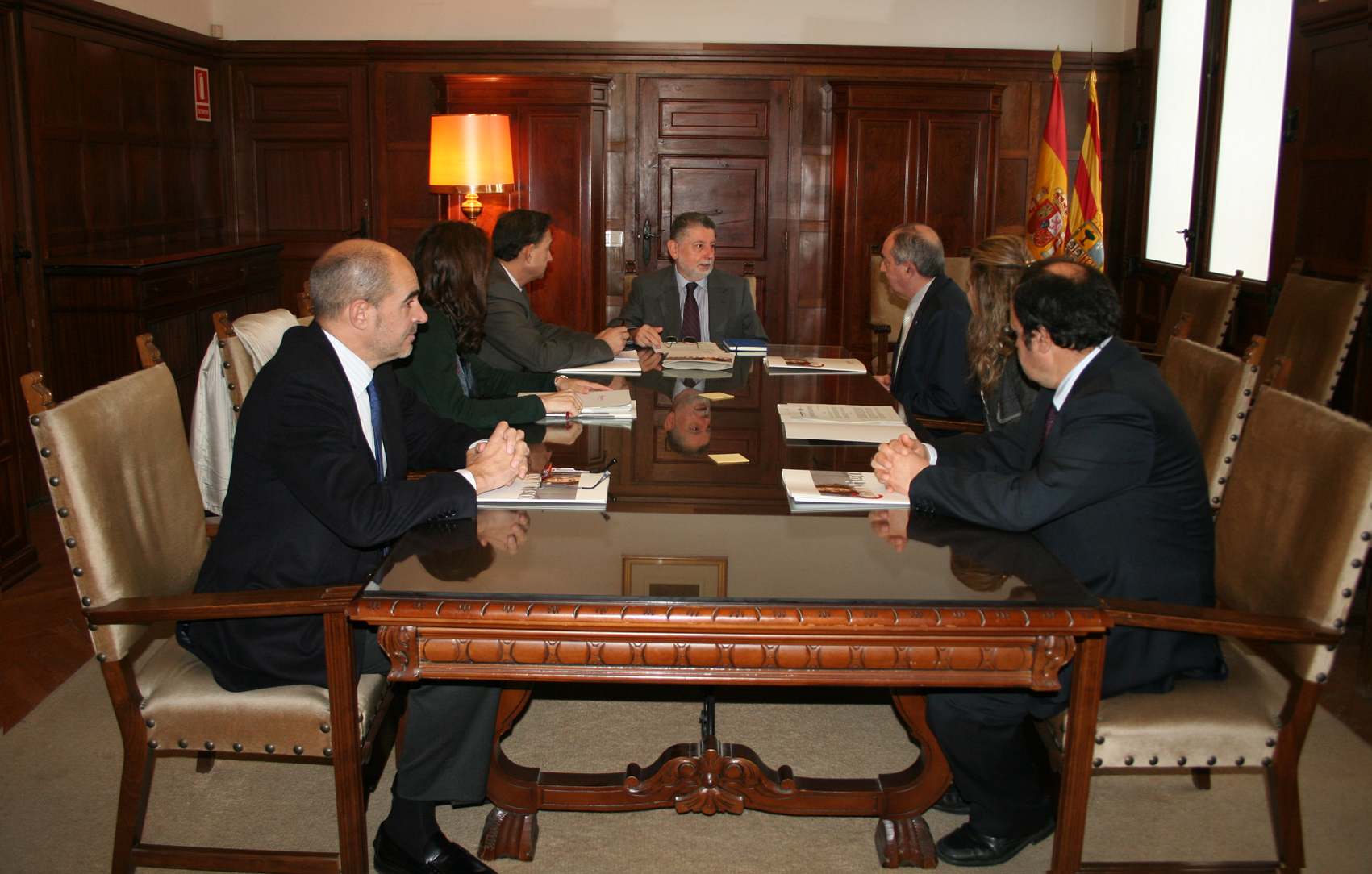 Reunión entre el presidente del TSJA, Fernando Zubiri de Salinas, con los representantes del Consejo Aragonés de Cámaras.