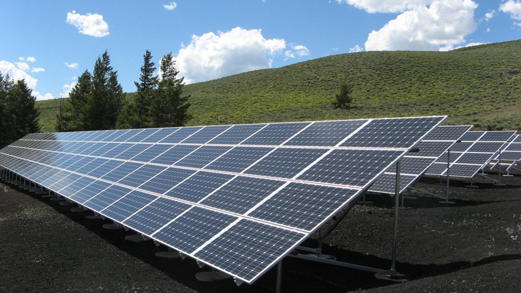 Energías renovables: Gestión, optimización y posibles ahorros en la carga tributaria y formal a nivel de Aduanas e IVA a la importación