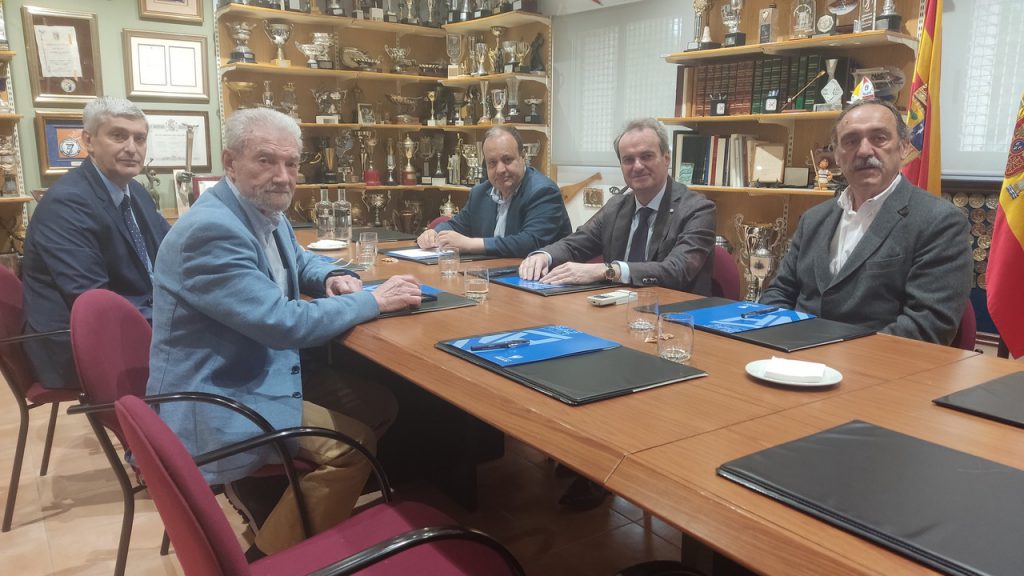 La Cámara de Comercio apoya el centenario del CN Helios