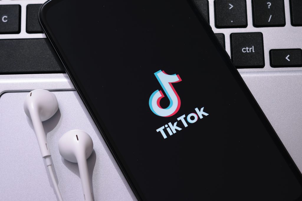 Tik-Tok Revolution: Construye tu marca personal y conquista el mundo digital