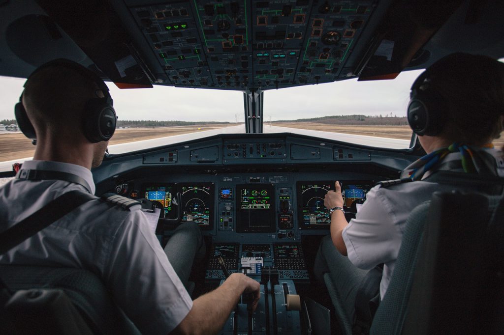 Visita a la cabina de un avión de AIR HORIZONT en el aeropuerto de Zaragoza