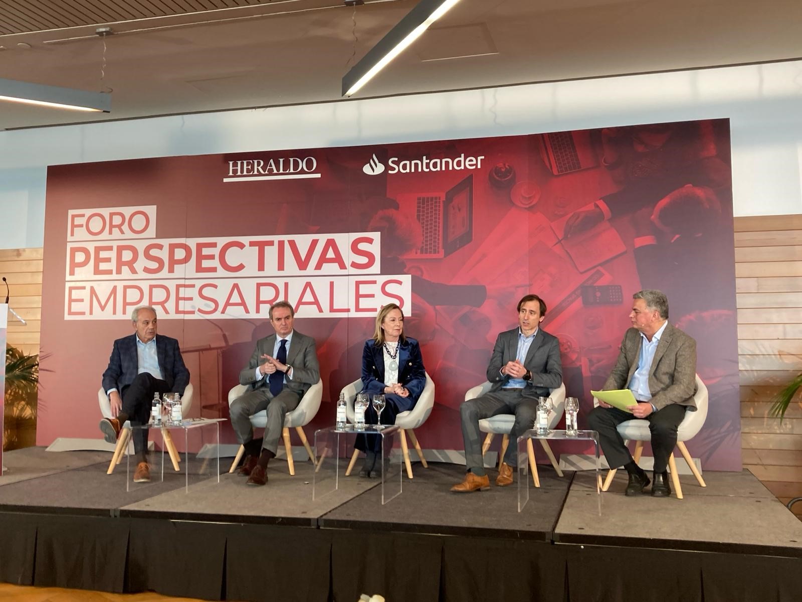 Jorge Villarroya participa en el Foro Perspectivas Empresariales