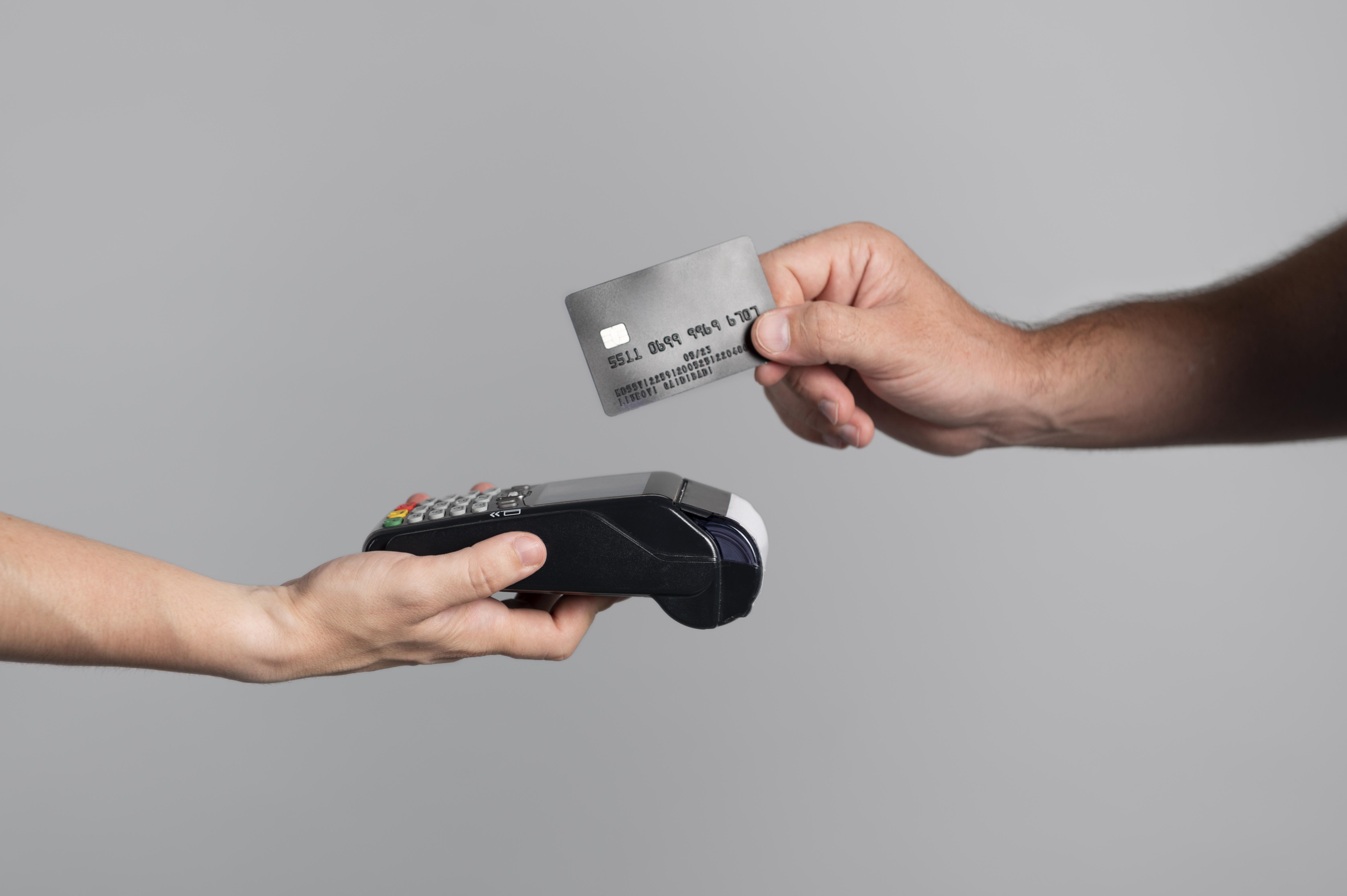 Claves para detectar y evitar fraudes con tarjetas regalo en el sector comercial